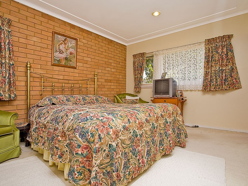 8 Akoonah Place, Peakhurst Heights NSW 2210