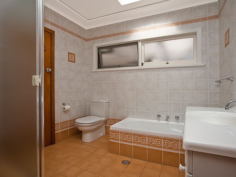 8 Akoonah Place, Peakhurst Heights NSW 2210