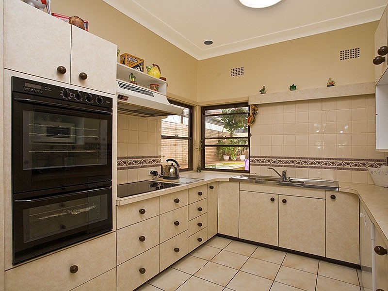 8 Akoonah Place, Peakhurst Heights NSW 2210