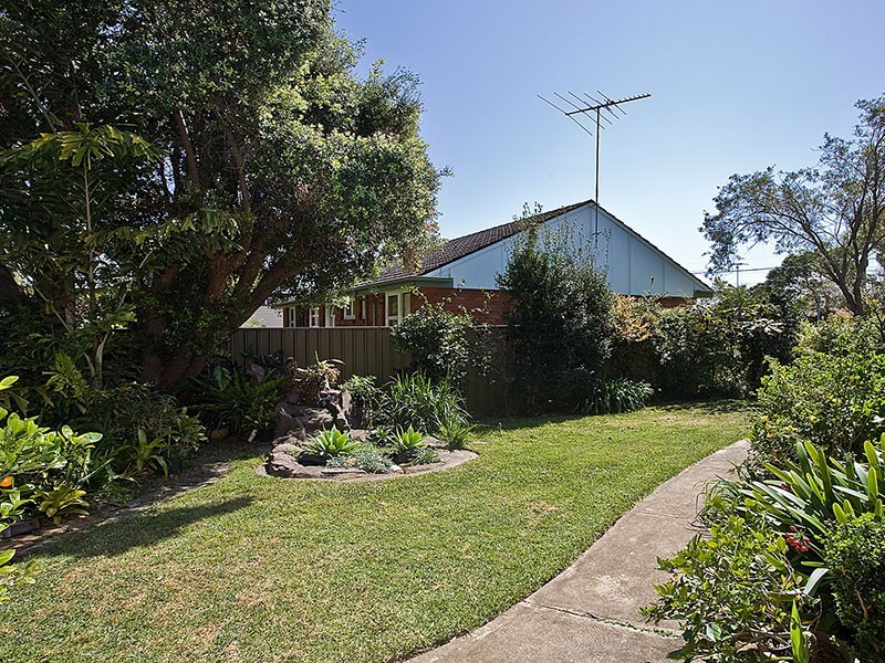 8 Akoonah Place, Peakhurst Heights NSW 2210