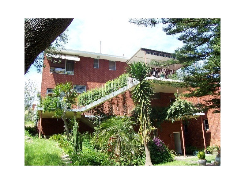 28 Jindabyne Crescent, Peakhurst Heights NSW 2210