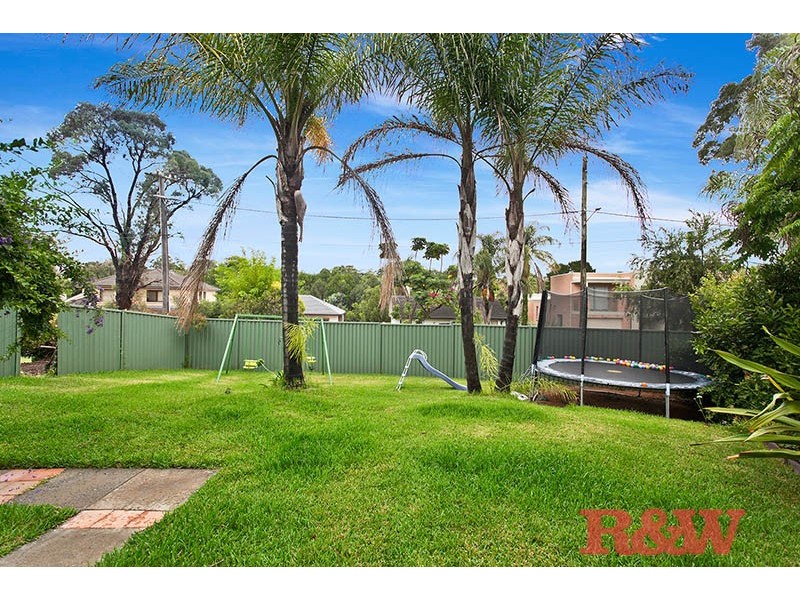 38 Hugh Avenue, Peakhurst NSW 2210