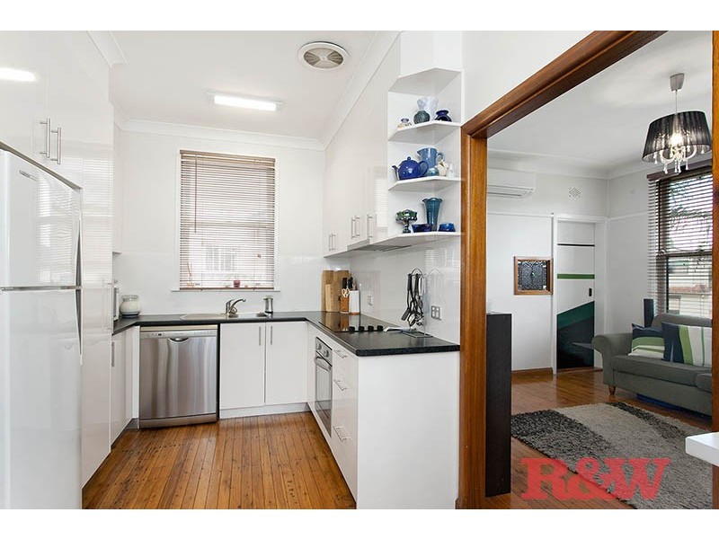 38 Hugh Avenue, Peakhurst NSW 2210