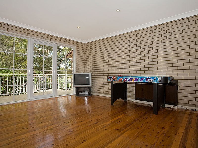 52 Allwood Crescent, Lugarno NSW 2210