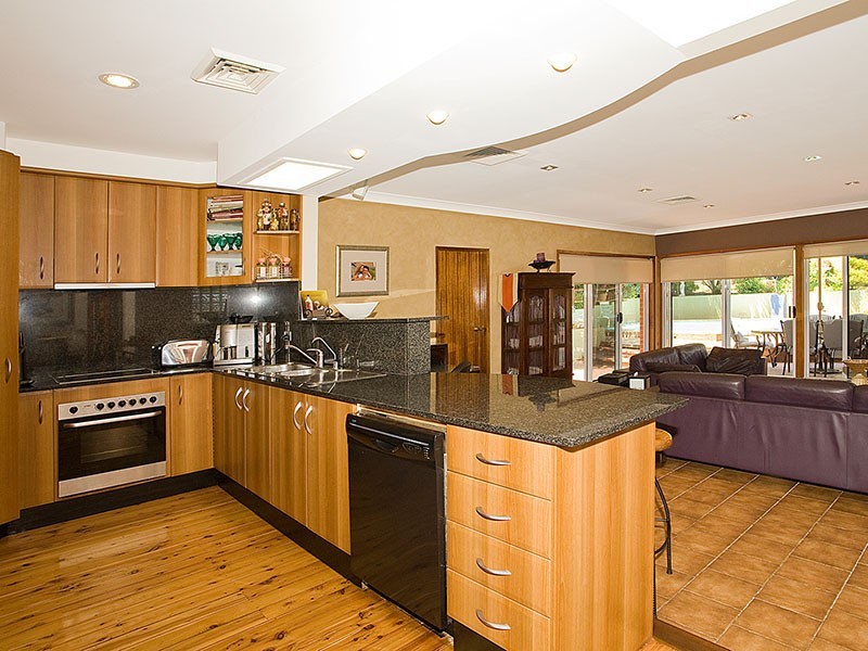 7 Jindabyne Crescent, Peakhurst Heights NSW 2210