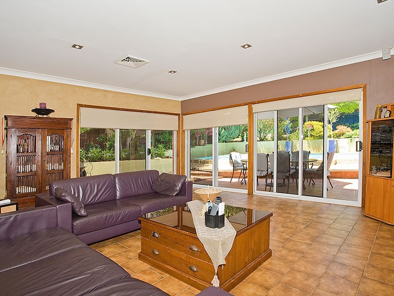 7 Jindabyne Crescent, Peakhurst Heights NSW 2210