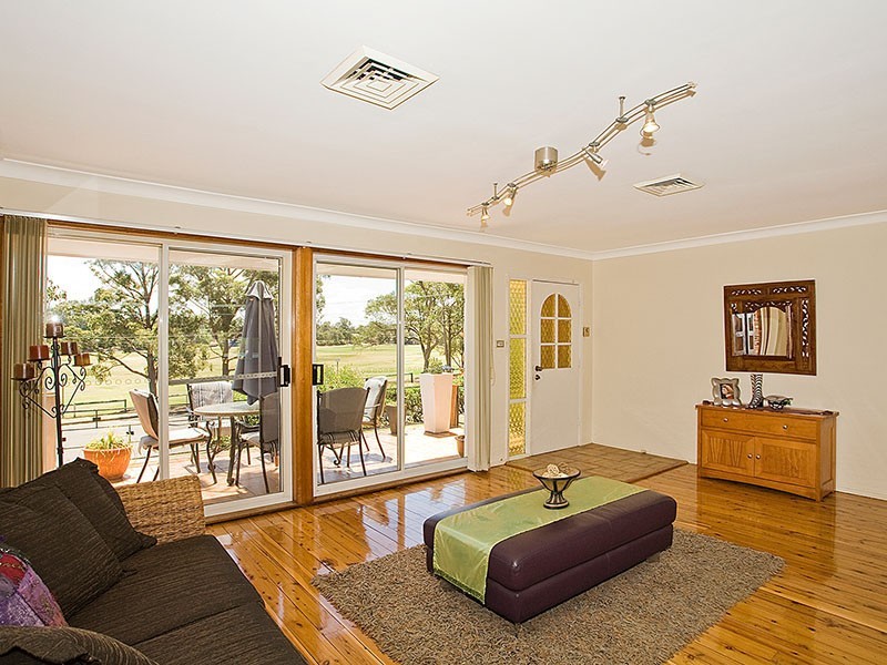 7 Jindabyne Crescent, Peakhurst Heights NSW 2210