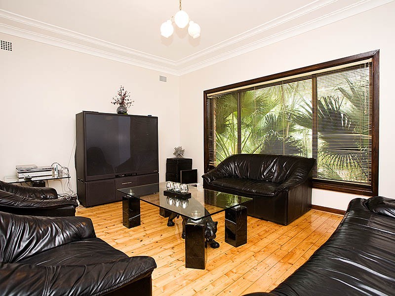 4 Phillip Street, Blakehurst NSW 2221