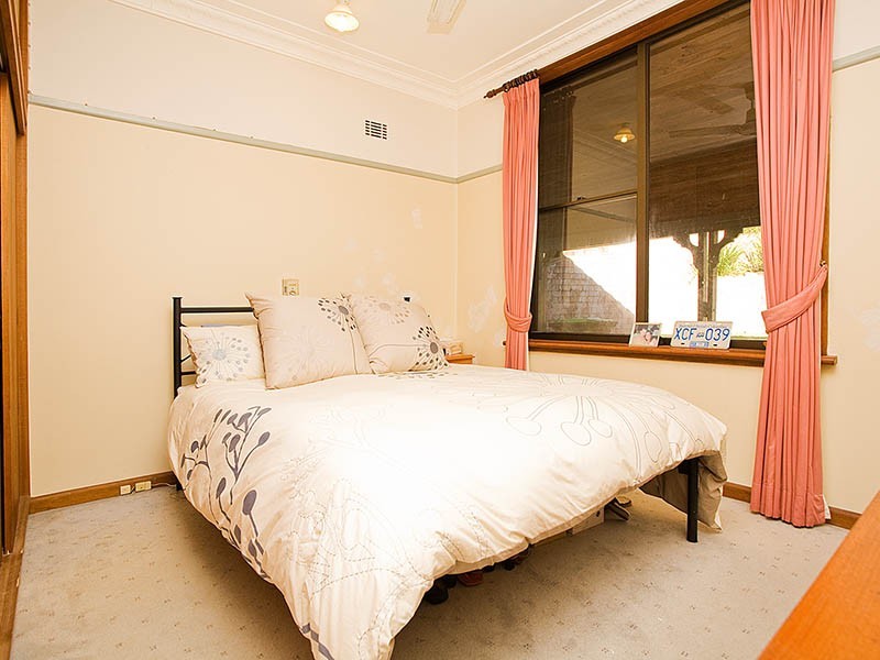 20 Allwood Crescent, Lugarno NSW 2210
