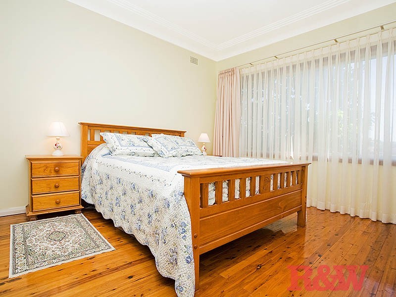 39 Keith Street, Peakhurst NSW 2210