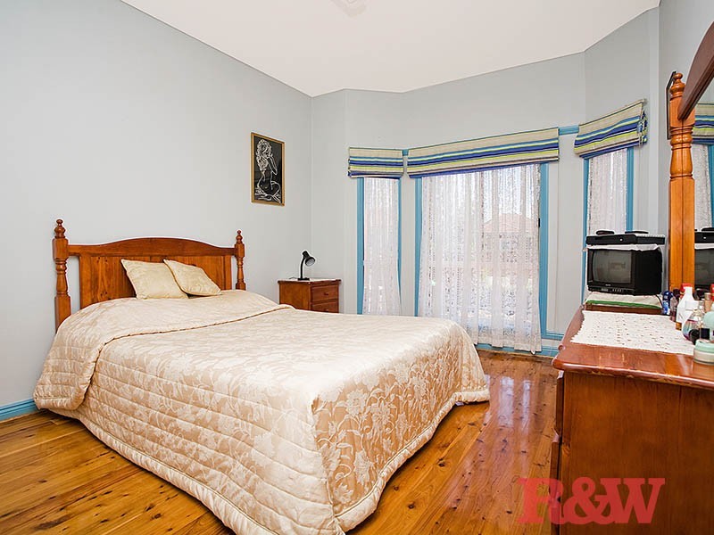 43 Bonds Road, Peakhurst NSW 2210