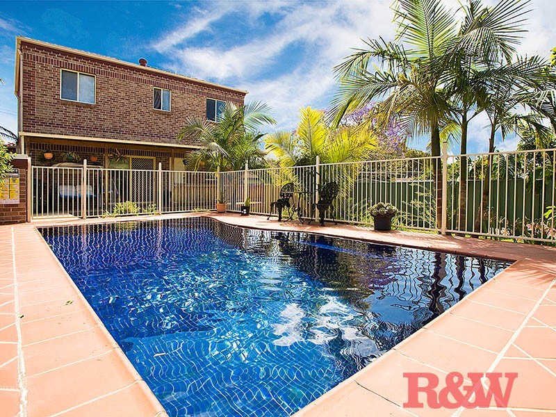 43 Bonds Road, Peakhurst NSW 2210