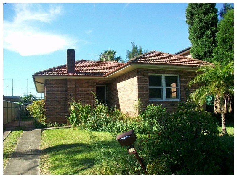 18 Baralga Crescent, Riverwood NSW 2210