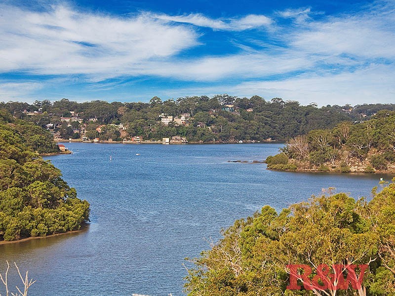 4b Woodcliff Parade, Lugarno NSW 2210