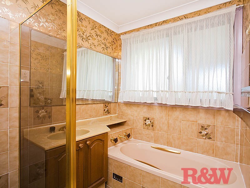 19 Trafalgar Street, Peakhurst NSW 2210