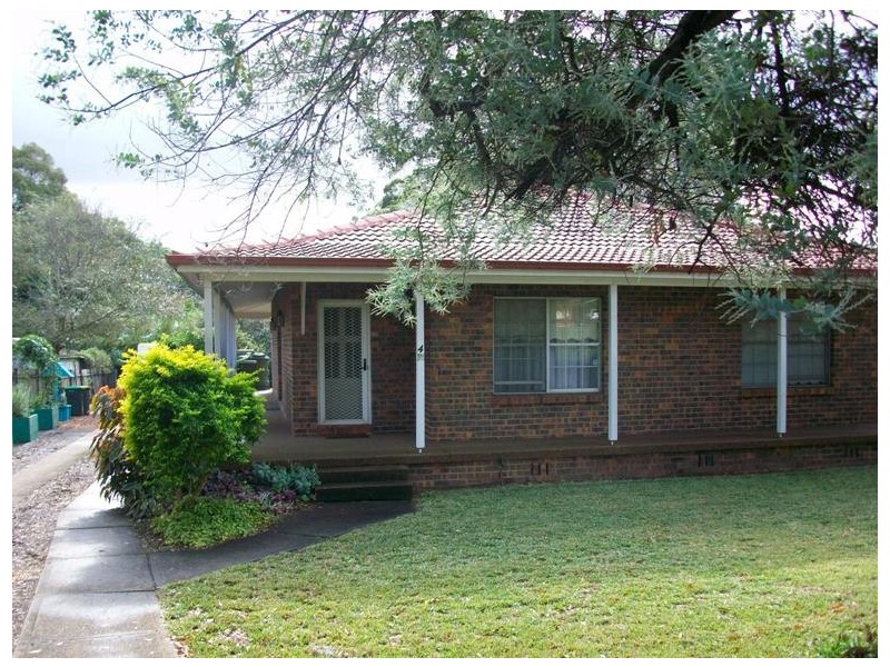 4 Clarendon Road, Peakhurst NSW 2210