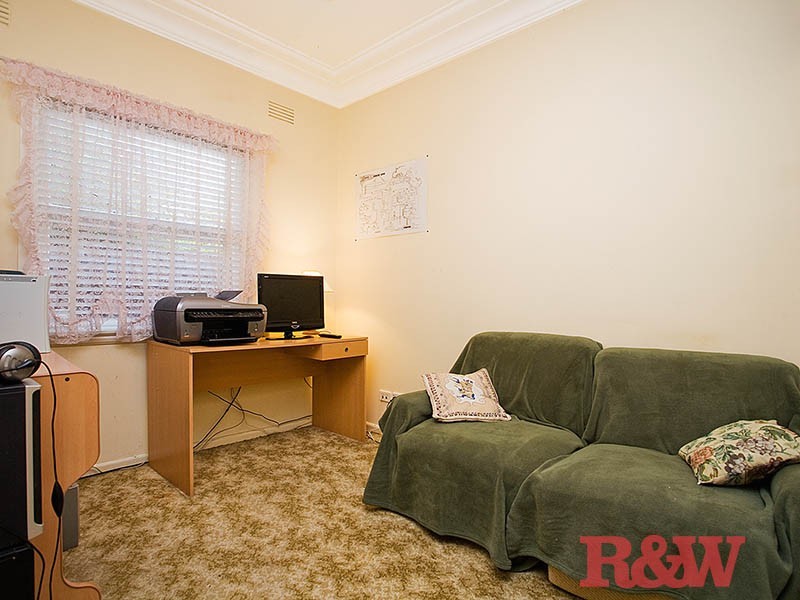 9 Waldo Crescent, Peakhurst NSW 2210