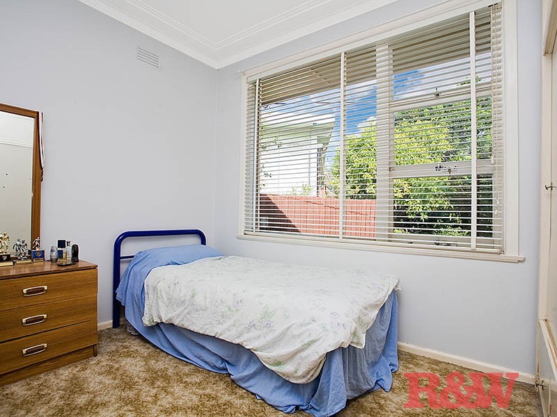 9 Waldo Crescent, Peakhurst NSW 2210