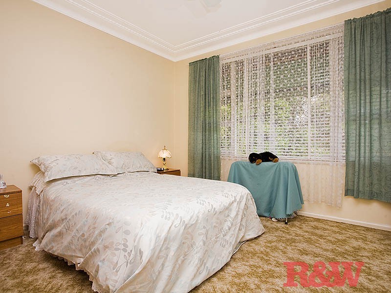 9 Waldo Crescent, Peakhurst NSW 2210