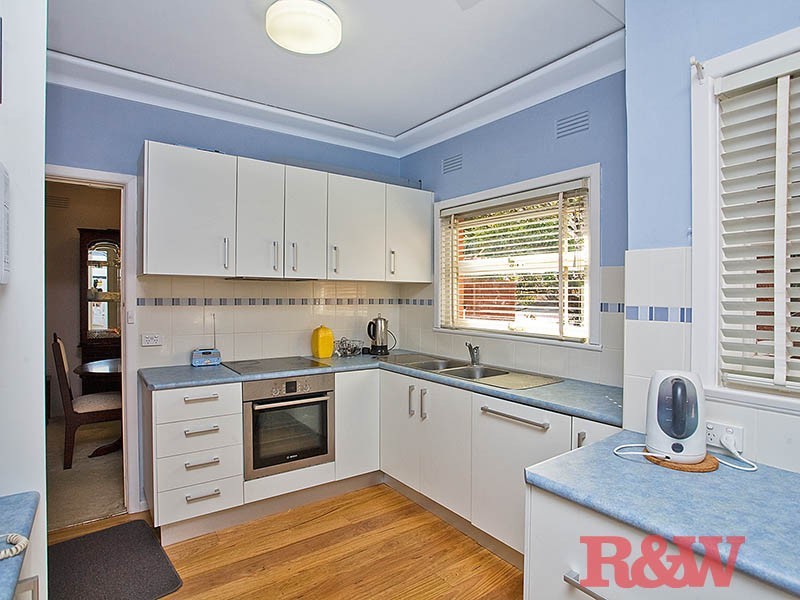 9 Waldo Crescent, Peakhurst NSW 2210