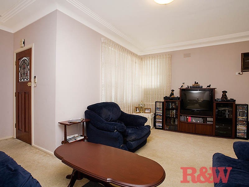 9 Waldo Crescent, Peakhurst NSW 2210