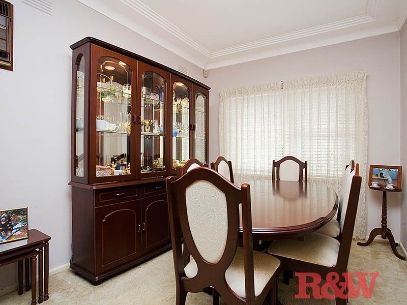 9 Waldo Crescent, Peakhurst NSW 2210