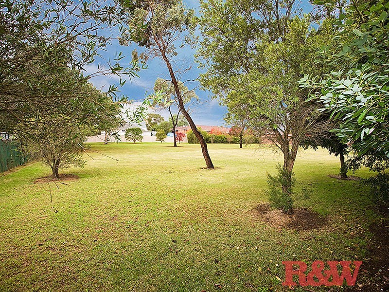 9 Waldo Crescent, Peakhurst NSW 2210