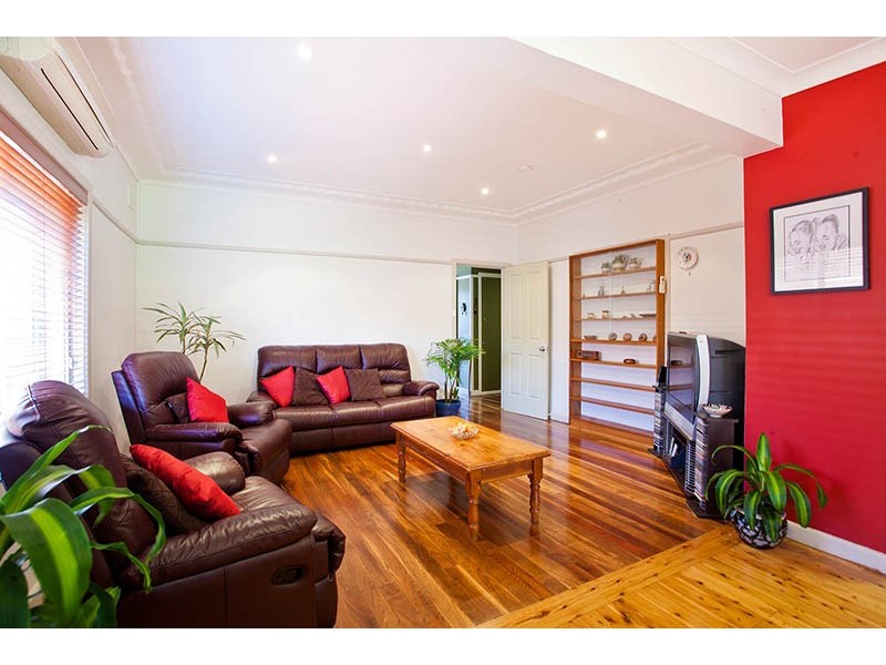 24 Earls Avenue, Riverwood NSW 2210