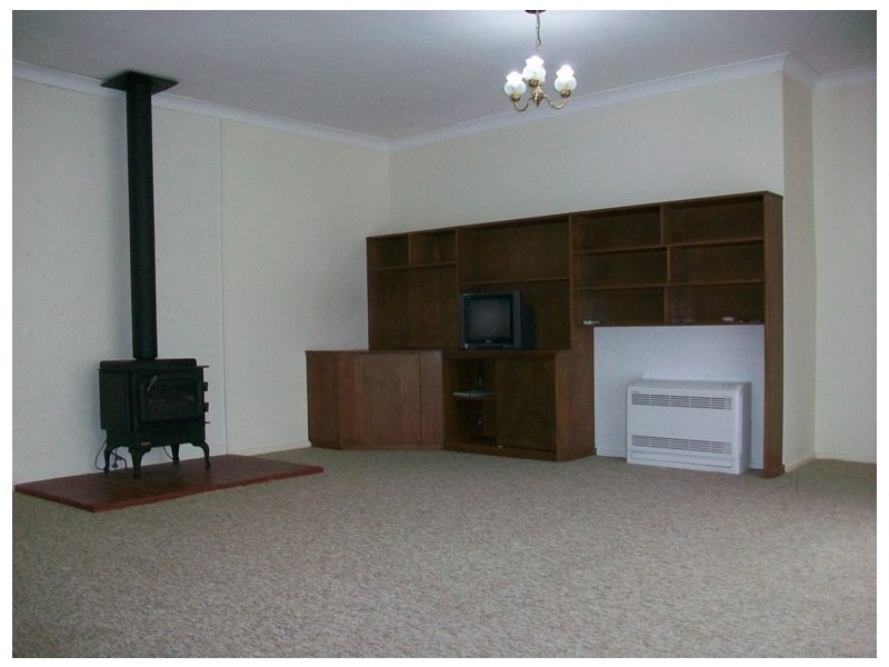 4 Clarendon Road, Peakhurst NSW 2210