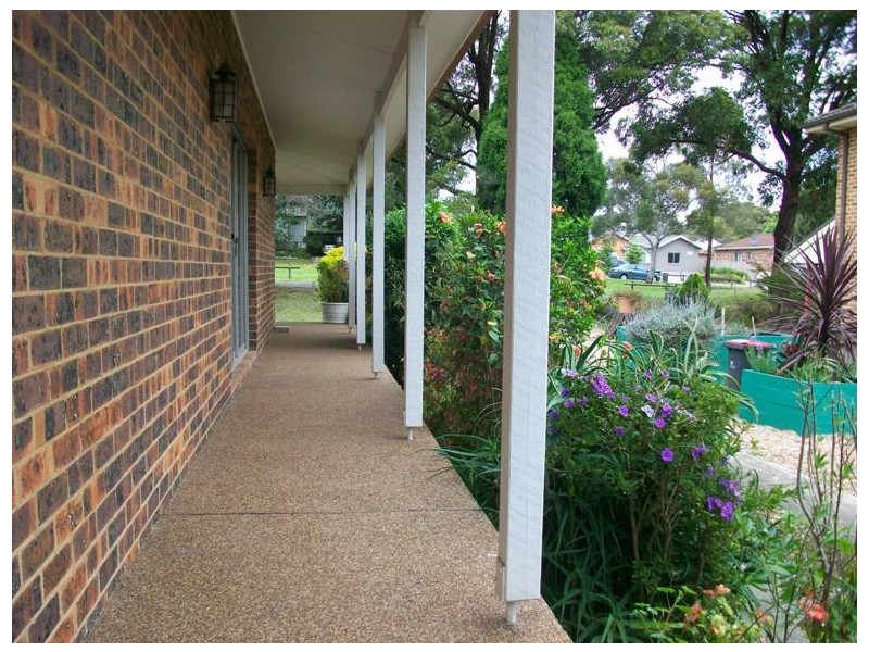 4 Clarendon Road, Peakhurst NSW 2210