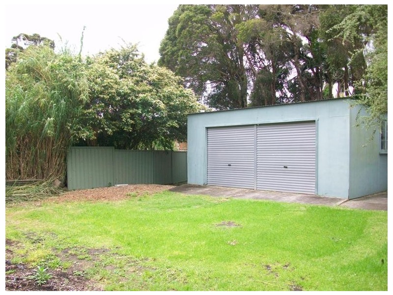 4 Clarendon Road, Peakhurst NSW 2210