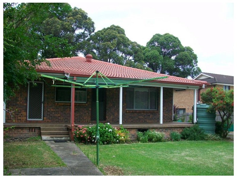 4 Clarendon Road, Peakhurst NSW 2210