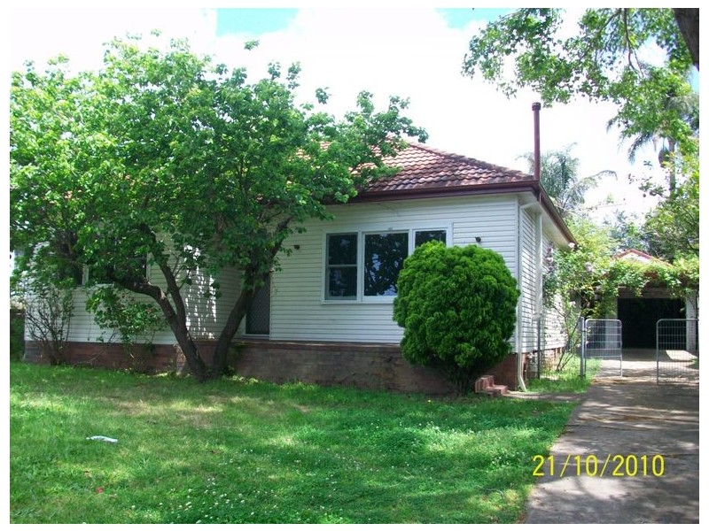 24 Lorraine Street, Peakhurst NSW 2210