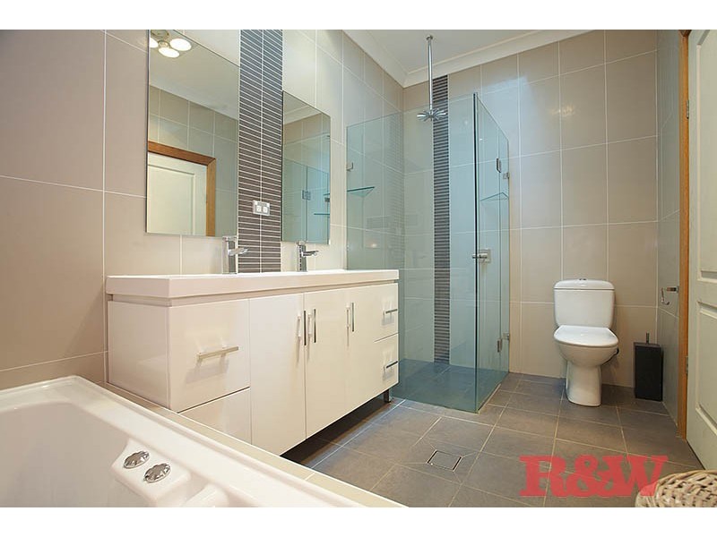 5 Monaro Avenue, Kingsgrove NSW 2208