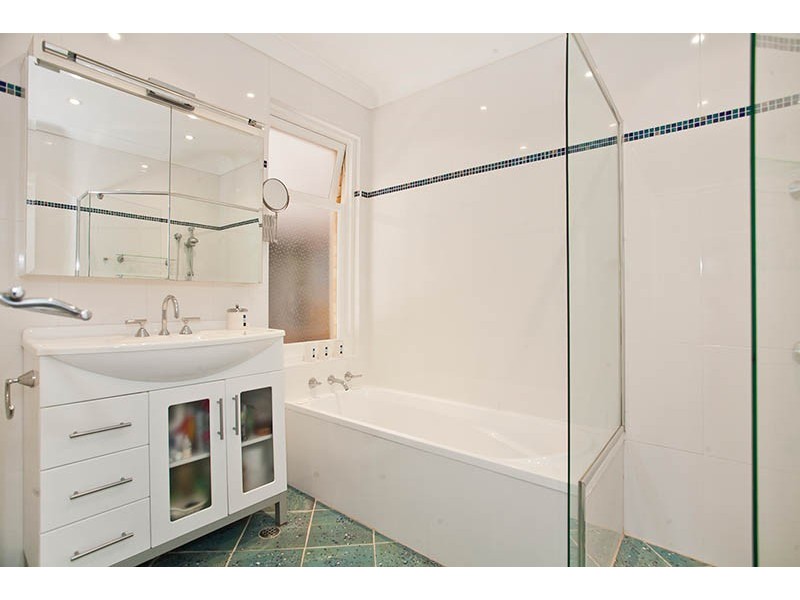 92 Boronia Parade, Lugarno NSW 2210