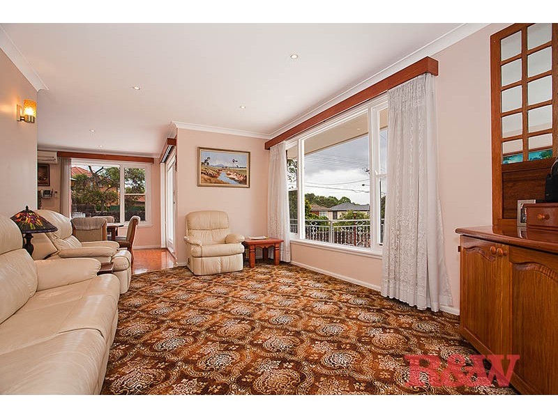 61 Lorraine Street, Peakhurst Heights NSW 2210