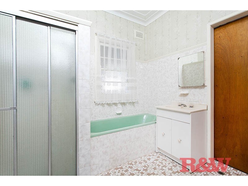 14 Mavis Avenue, Peakhurst NSW 2210