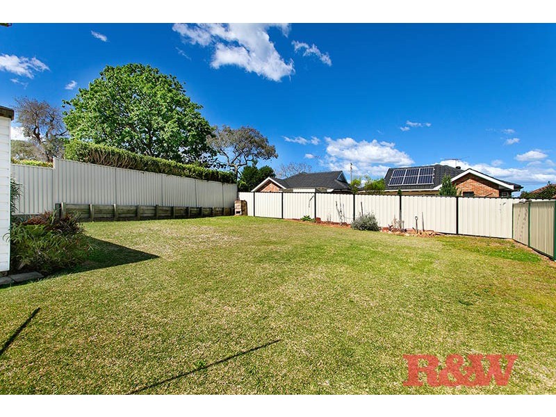 14 Mavis Avenue, Peakhurst NSW 2210