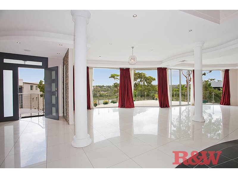 5 Tea Tree Place, Lugarno NSW 2210