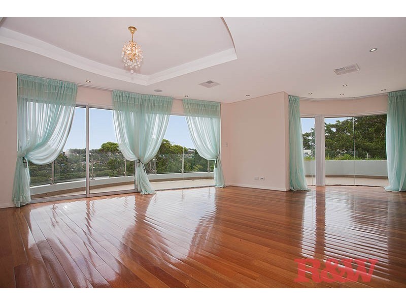 5 Tea Tree Place, Lugarno NSW 2210