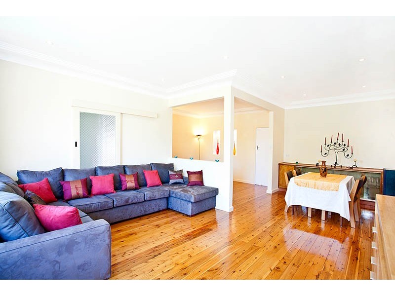 8 Todd Crescent, Peakhurst NSW 2210
