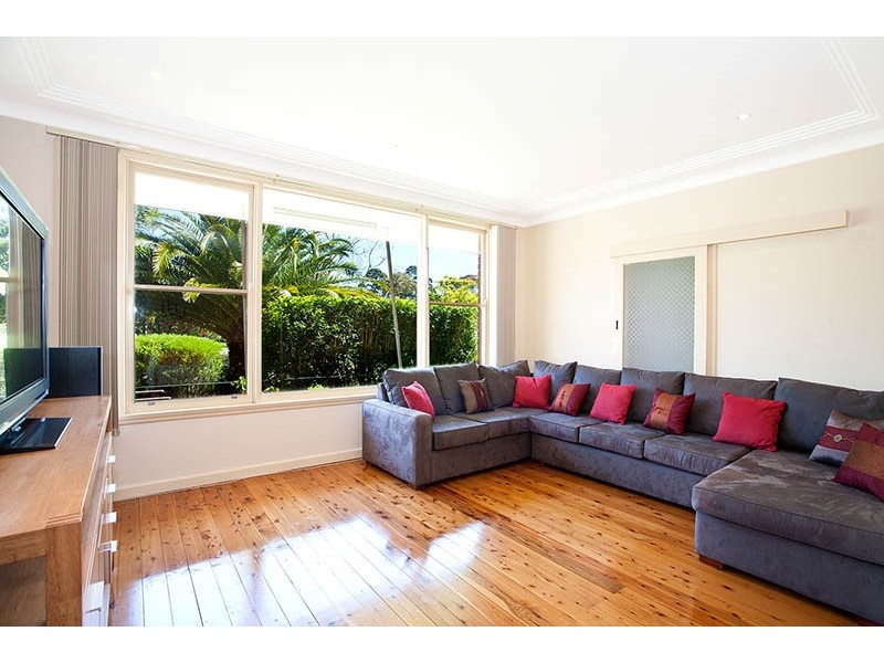8 Todd Crescent, Peakhurst NSW 2210