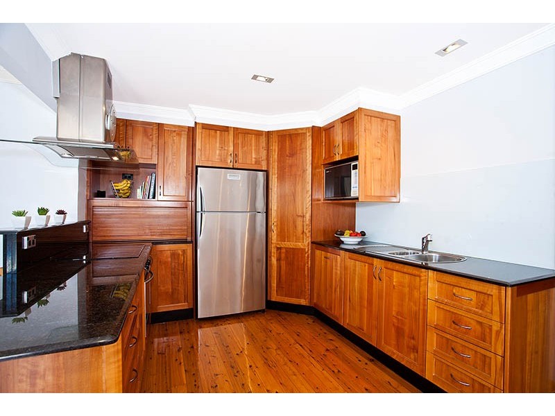 8 Todd Crescent, Peakhurst NSW 2210