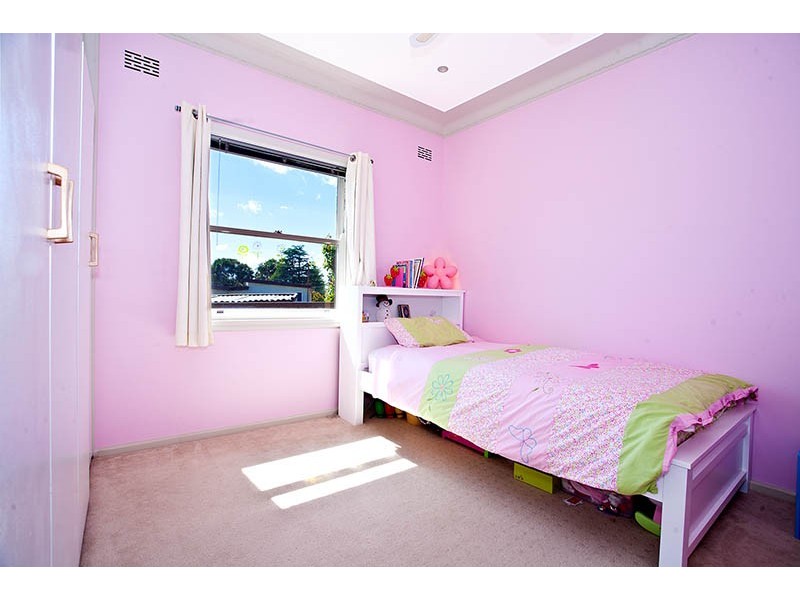 8 Todd Crescent, Peakhurst NSW 2210
