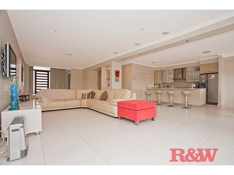 2 Tea Tree Place, Lugarno NSW 2210