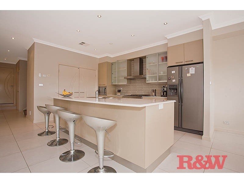 2 Tea Tree Place, Lugarno NSW 2210