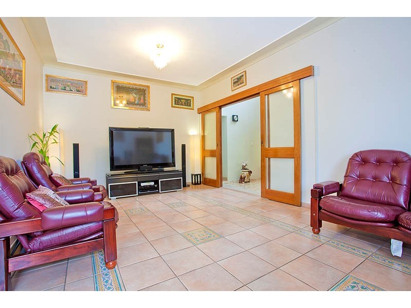 4 Thomson Avenue, Beverly Hills NSW 2209