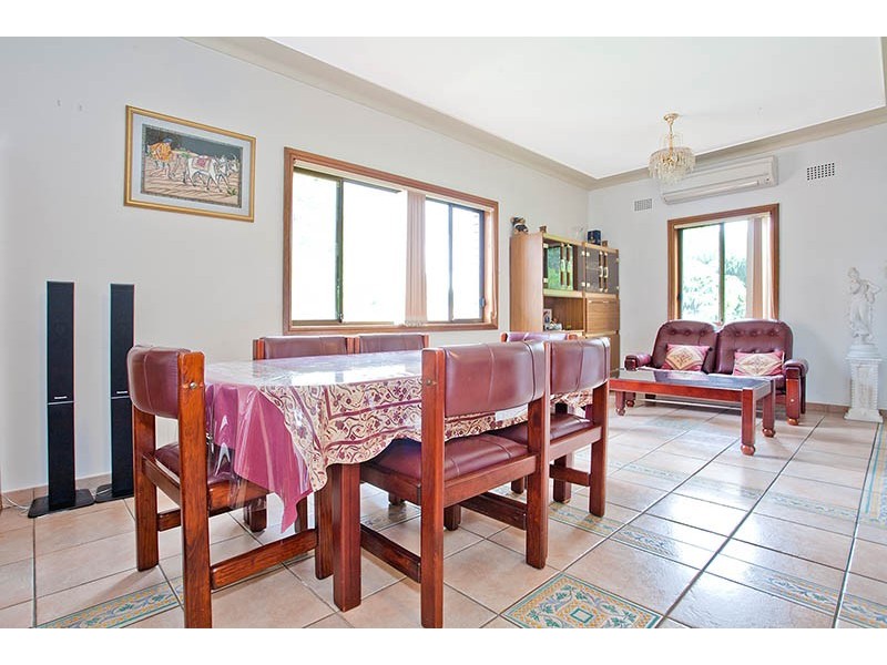 4 Thomson Avenue, Beverly Hills NSW 2209