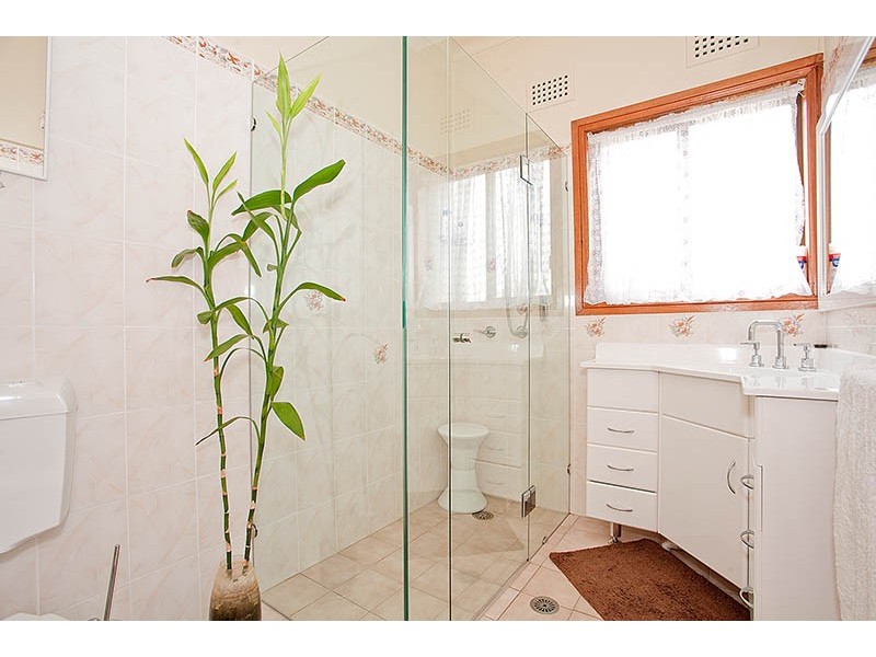 4 Thomson Avenue, Beverly Hills NSW 2209