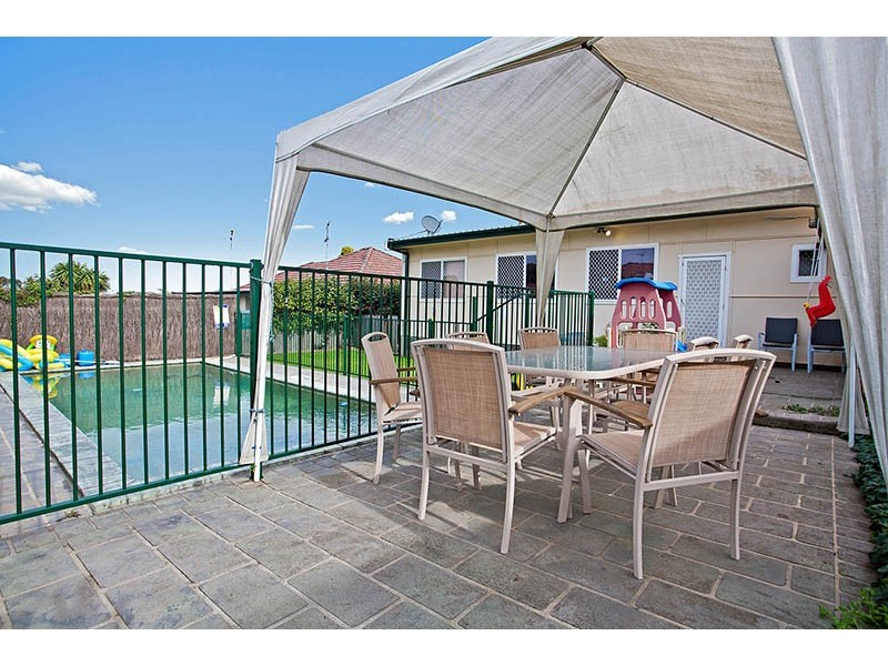 5 Forshaw Avenue, Peakhurst NSW 2210